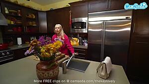 Oh babe, nonton blonde seksi ini ambil bbc besar dalam dan keras!