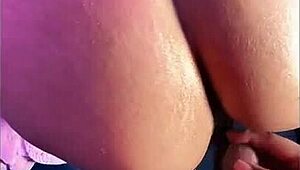 ¡Pinche puta, mueve ese culo rico mientras te follo!