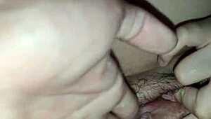 베트남 베이비, 격렬한 침실 액션에서 크게 신음