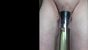 Bisexual Mark Wright loves swallowing piss and isn’t shy about it.