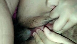 베트남 베이비, 격렬한 침실 액션에서 크게 신음