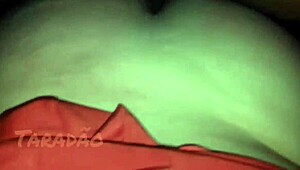 נשיקה יוונית ודחיפות קשות