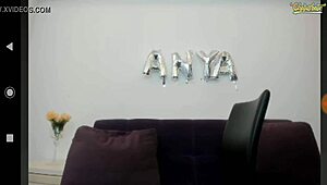 ¡Ey, mira a esta flaca con tetas grandes usando dildo en webcam!