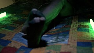 PERFECT TOES PEEKING THROUGH SEXY FISHNETS MILF HOUSEWIFE FETISH