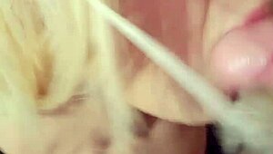 Vay be, bu muhteşem trans kız sikimi emiyor!