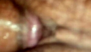 Watch this mature pussy get wet in close-up, do you like it?