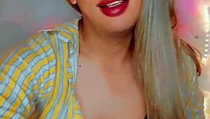 hermosa travesti tocando la polla 😍