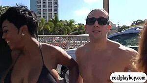 sexy women flash nice tits for money in outdoor public reality softcore 😍💰