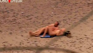 Beach Voyeur Catches Older Guy Banging Hot Milf