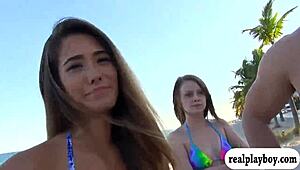 sexy women flash nice tits for money in outdoor public reality softcore 😍💰