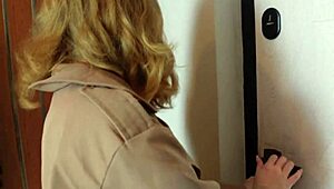 Trickster with iPhone Box Fucked Chick Without Condom