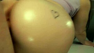 سجلت نيك POV مع فتاة صغيرة 18+ تشتهي القذف داخلها.