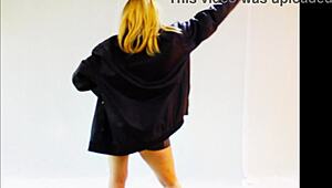 Hot Amateur Teen Shows Off Her Ass!