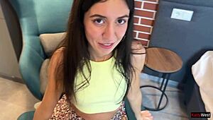 Komşu Genç Kadın Sert Doggy İçin Yalvarıyor