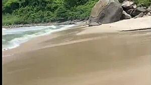 Orgia Na Praia, Wild Group Fucking In Front Of Everyone, What’s Happening?