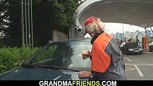 I picked up this old blonde for a wild 3some outdoors