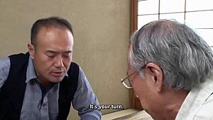 ชายชราเพศสัมพันธ์กับสาวหน้าพ่อของเธอ