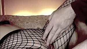 Fetishists really love giving footjobs to huge cocks 😍