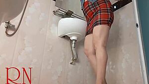 Damn, housewife with no panties seduces plumber!