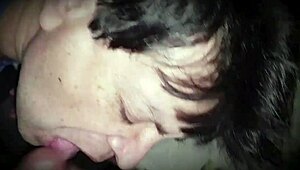 mamando a mi macho y tragando su lechita en intrigante encuentro