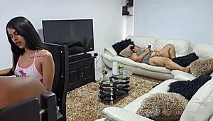 Madura Cachonda Quiere Verga Parte 1 Se Masturba Con Sus Hijastros Presentes