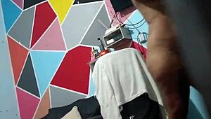 Siempre le e tenido ganas a mi mejor amiga y esta vez aprovechare que estamos solas para insinu�rmele y tener sexo l�sbico