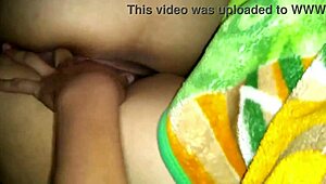 mi amiga lesbiana me deja tocar su coño después de que su novia se la mamara