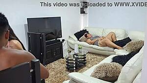 Madura Cachonda Quiere Verga Parte 1 Se Masturba Con Sus Hijastros Presentes