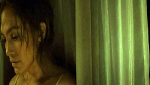 Wow, Hollywood celeb goes fully nude! 😲