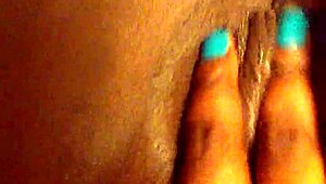 me fingering my pretty pussy close-up!