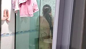 Pediu pra usar o banheiro com ela no banho?