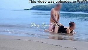 Amateur Couple Enjoys Public Beachside Adventure