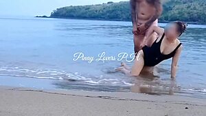 Amateur Couple Enjoys Public Beachside Adventure