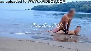Amateur Couple Enjoys Public Beachside Adventure