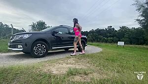 man, her car broke down, i helped, and she paid with pussy!