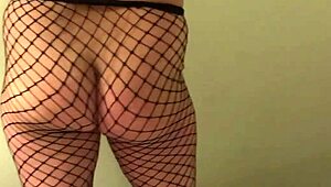 real wife emma shakes her thick ass and masturbates 😍