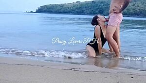 Amateur Couple Enjoys Public Beachside Adventure