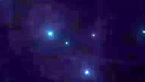 Albina safada se exibindo com shortinho todo enfiado no rabo - veja so o que ela esta aprontando