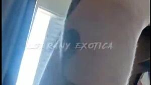 Albina safada se exibindo com shortinho todo enfiado no rabo - veja so o que ela esta aprontando