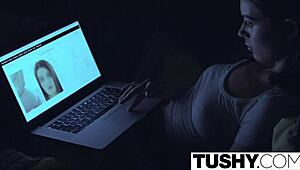 Zakaj Lana Rhoades hrepeni po analnem ognju v divjih seansah?