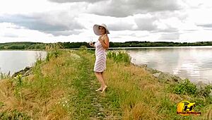 Første solrike dag, vil du bli med meg å onanere ved sjøen?