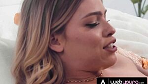 who squirts the most gets the bikini? emily willis tribbing and fingering 😏