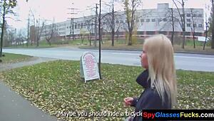 Uh, jsem nervózní… Sebral jsem blond eurobabe na bušení kundy!