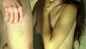 友達が小柄おっぱい美女でチンポフェラ練習