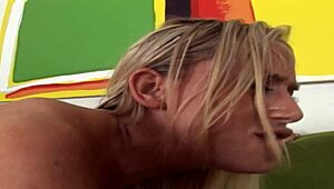 Blonde cougar cantik Kylie Worthy ngidam bau cum bbc