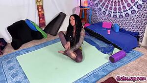 Blonde Serene Siren Seeks Expert Jenevieve Hexxx's Help for Yoga Inspiration