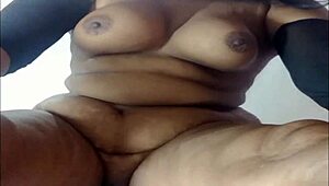 Khade Khade Naukar Ka Mota Lund Chut Mein