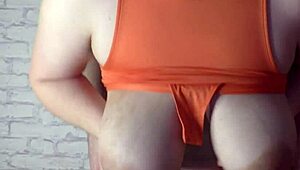 Sexy chlupatá manželka dostává rychlý hluboký creampie