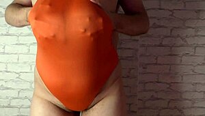 Sexy chlupatá manželka dostává rychlý hluboký creampie