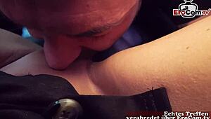 reife deutsche frau beim öffentlichen sextreffen im auto gefickt